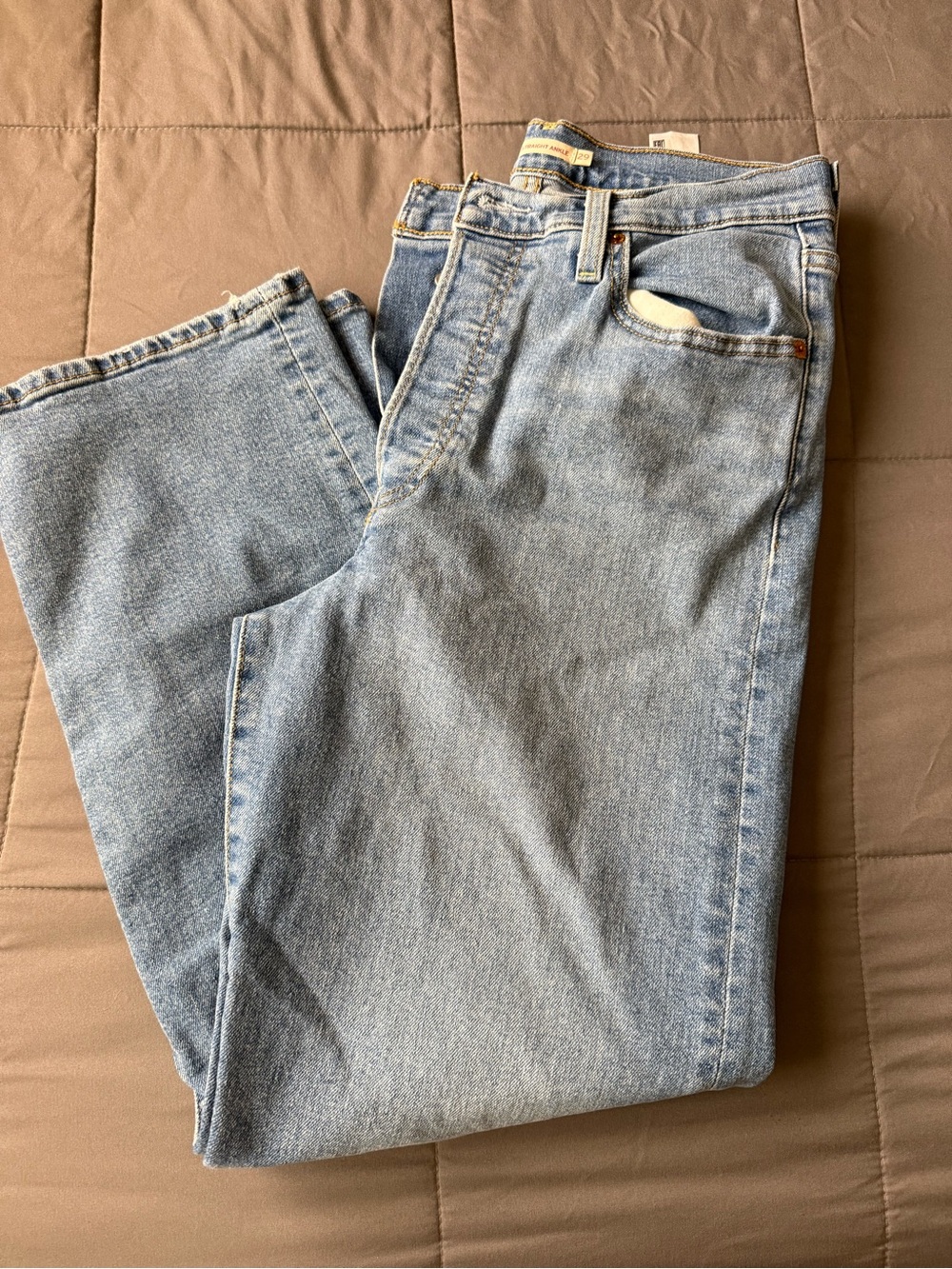 Levi’s Ribcage Straight Ankle Jeans